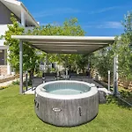 Apartment Beautiful Apartment In Vodice With Swimming Pool *