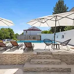 Beautiful Apartment In Vodice With Swimming Pool Apartment *