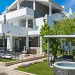 Apartment Beautiful Apartment In Vodice With Swimming Pool