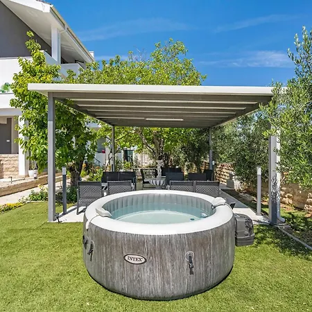 Apartment Beautiful In With Swimming Pool *