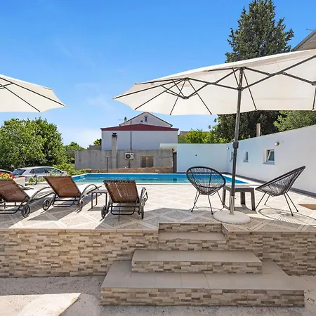 Beautiful In With Swimming Pool Apartment *