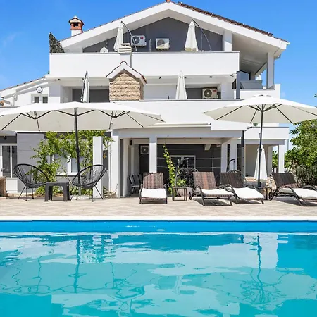 Apartment Beautiful Apartment In Vodice With Swimming Pool